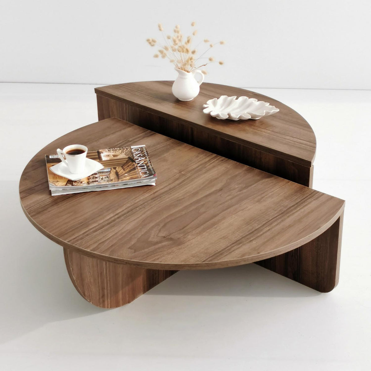 Podium Sofatisch - Walnuss in Walnuss präsentiert im Onlineshop von KAQTU Design AG. Couchtisch ist von Hanah Home