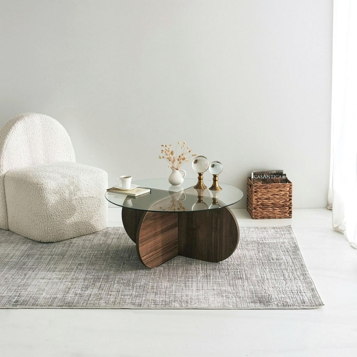 Bubble Sofatisch - Walnuss in Walnuss präsentiert im Onlineshop von KAQTU Design AG. Couchtisch ist von Hanah Home