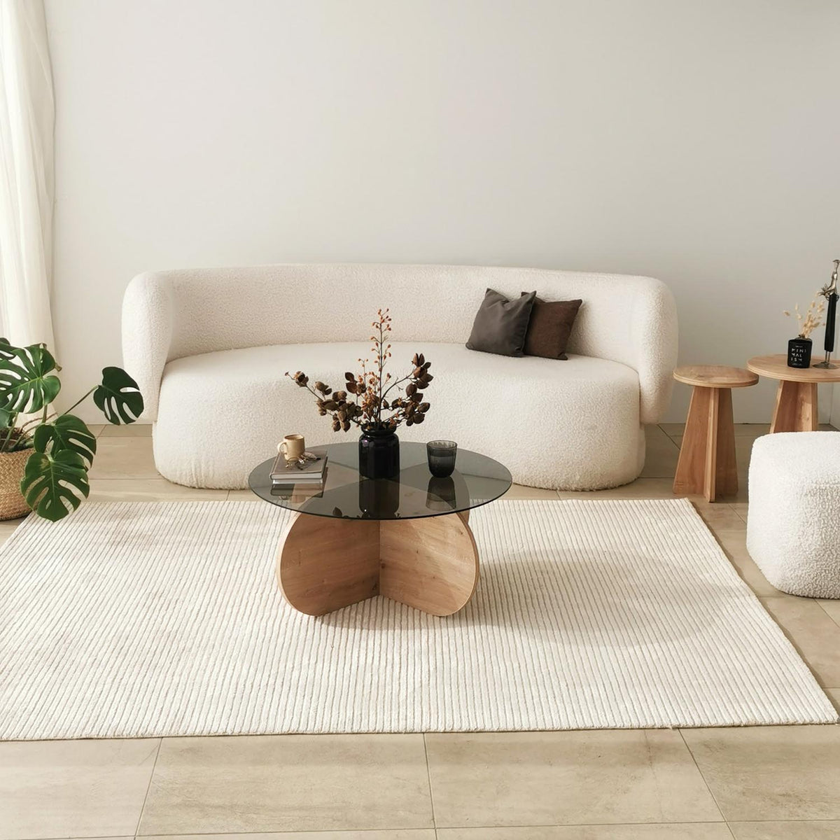 Bubble Sofatisch - Eiche
Rauch in Eiche / Rauch präsentiert im Onlineshop von KAQTU Design AG. Couchtisch ist von Hanah Home