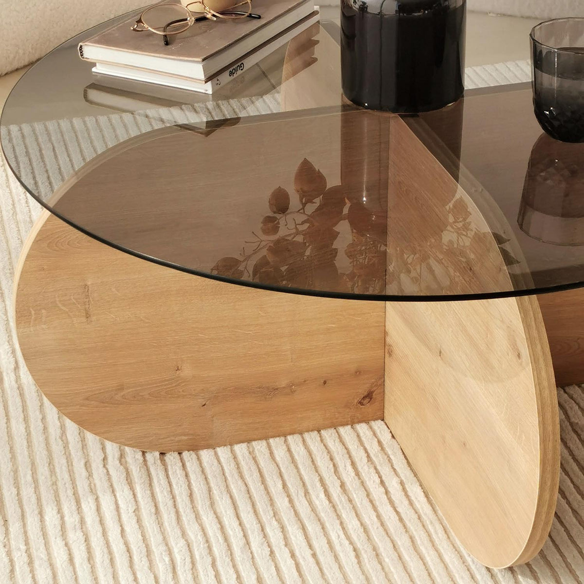 Bubble Sofatisch - Eiche
Rauch in Eiche / Rauch präsentiert im Onlineshop von KAQTU Design AG. Couchtisch ist von Hanah Home