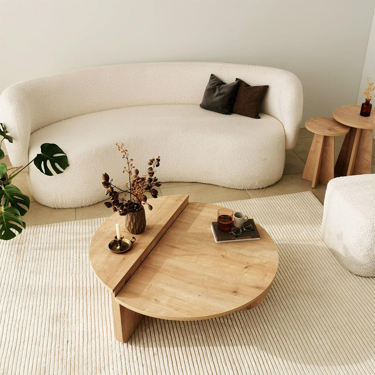 Podium Sofatisch - Saphir- Eiche in Saphir- Eiche präsentiert im Onlineshop von KAQTU Design AG. Couchtisch ist von Hanah Home