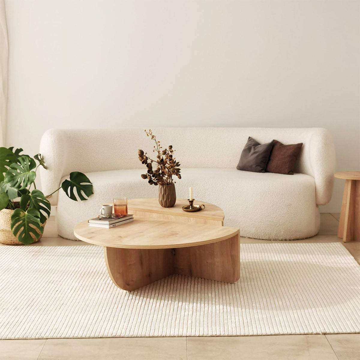 Podium Sofatisch - Saphir- Eiche in Saphir- Eiche präsentiert im Onlineshop von KAQTU Design AG. Couchtisch ist von Hanah Home