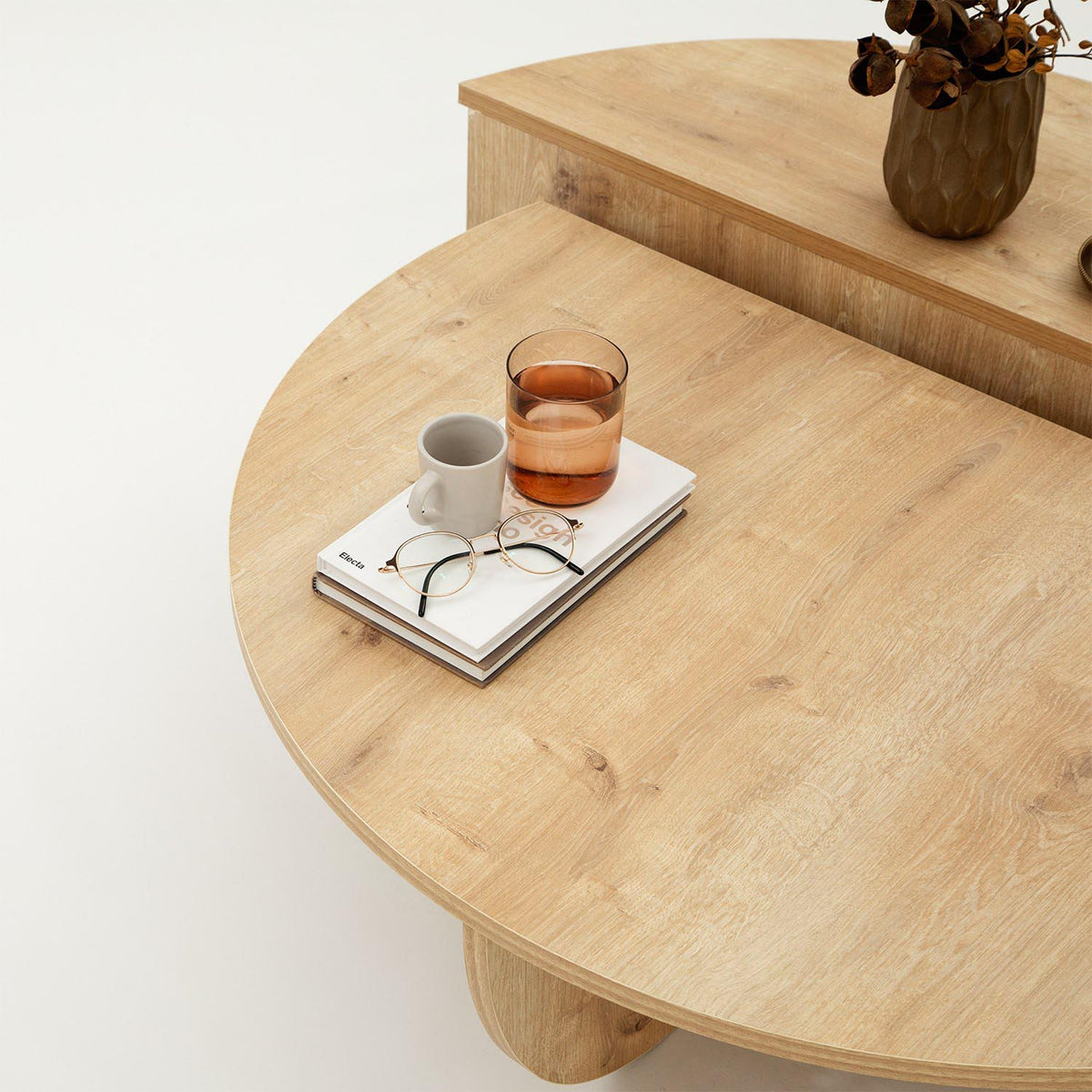 Podium Sofatisch - Saphir- Eiche in Saphir- Eiche präsentiert im Onlineshop von KAQTU Design AG. Couchtisch ist von Hanah Home