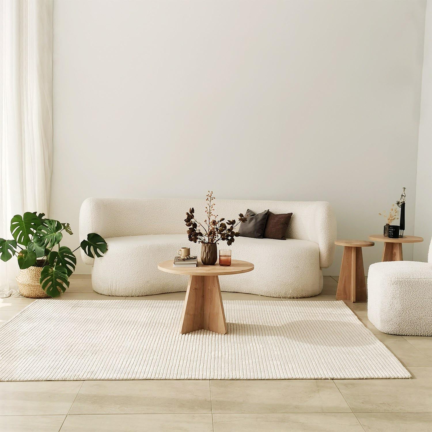 Entdecken Sie den "Mushroom - Sapphire Oak" Beistelltisch von Hanah Home – eine stilvolle Ergänzung für Ihr Zuhause, die Eleganz und Funktionalität vereint.