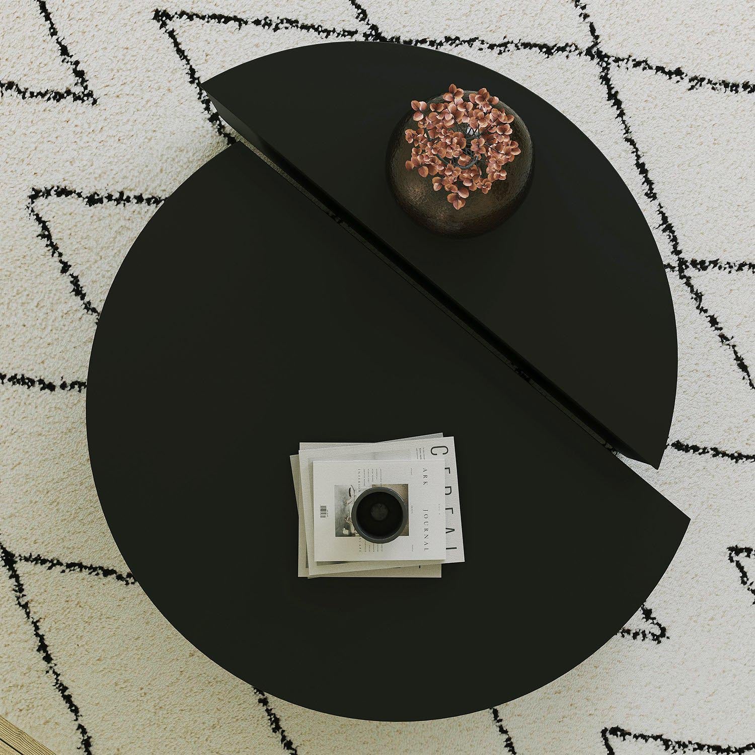 Entdecken Sie den Podium Sofatisch in Schwarz von Hanah Home – ein stilvolles Möbelstück, das Eleganz und Funktionalität vereint. Ideal für jeden Wohnraum.