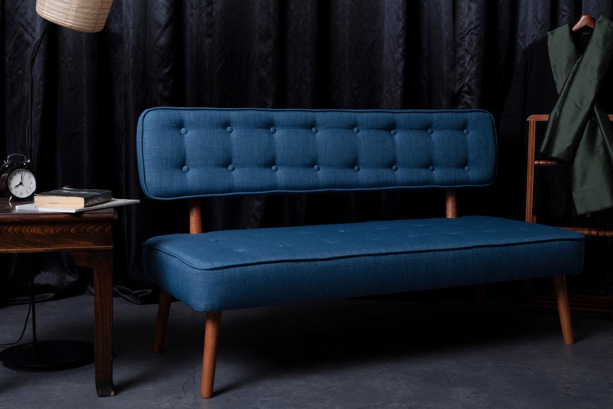 Westwood Loveseat 2er Sofa - Nachtblau in Nachtblau präsentiert im Onlineshop von KAQTU Design AG. 2er Sofa ist von Atelier Del Sofa