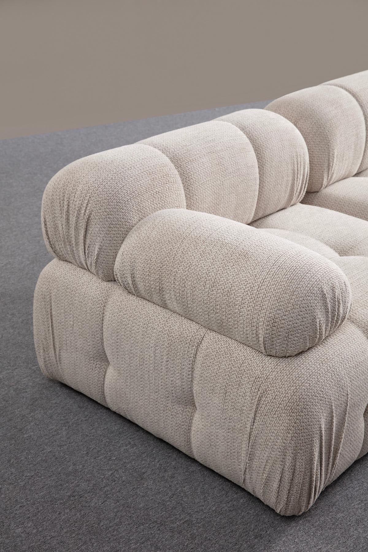 Petite 3 Ecksofa - Sahne in Sahne präsentiert im Onlineshop von KAQTU Design AG. L-Sofa rechts ist von Atelier Del Sofa