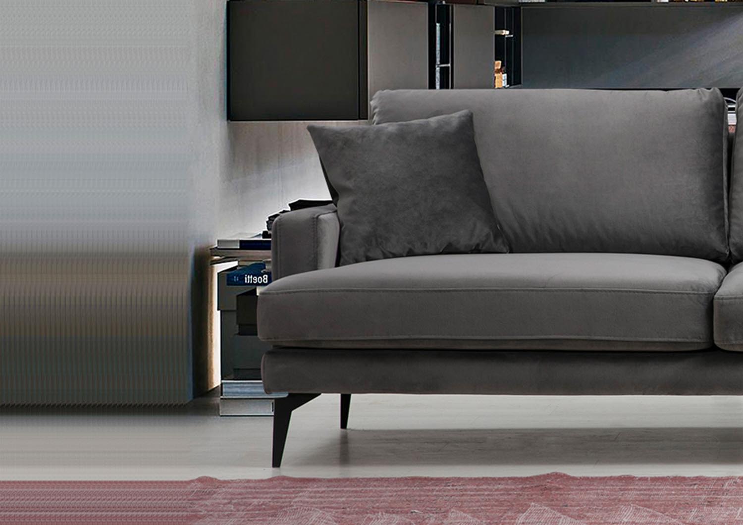 Erleben Sie mit dem Papira 3-Sitzer Sofa in Grau von Atelier Del Sofa ultimativen Komfort und stilvolles Design für Ihr Wohnzimmer.