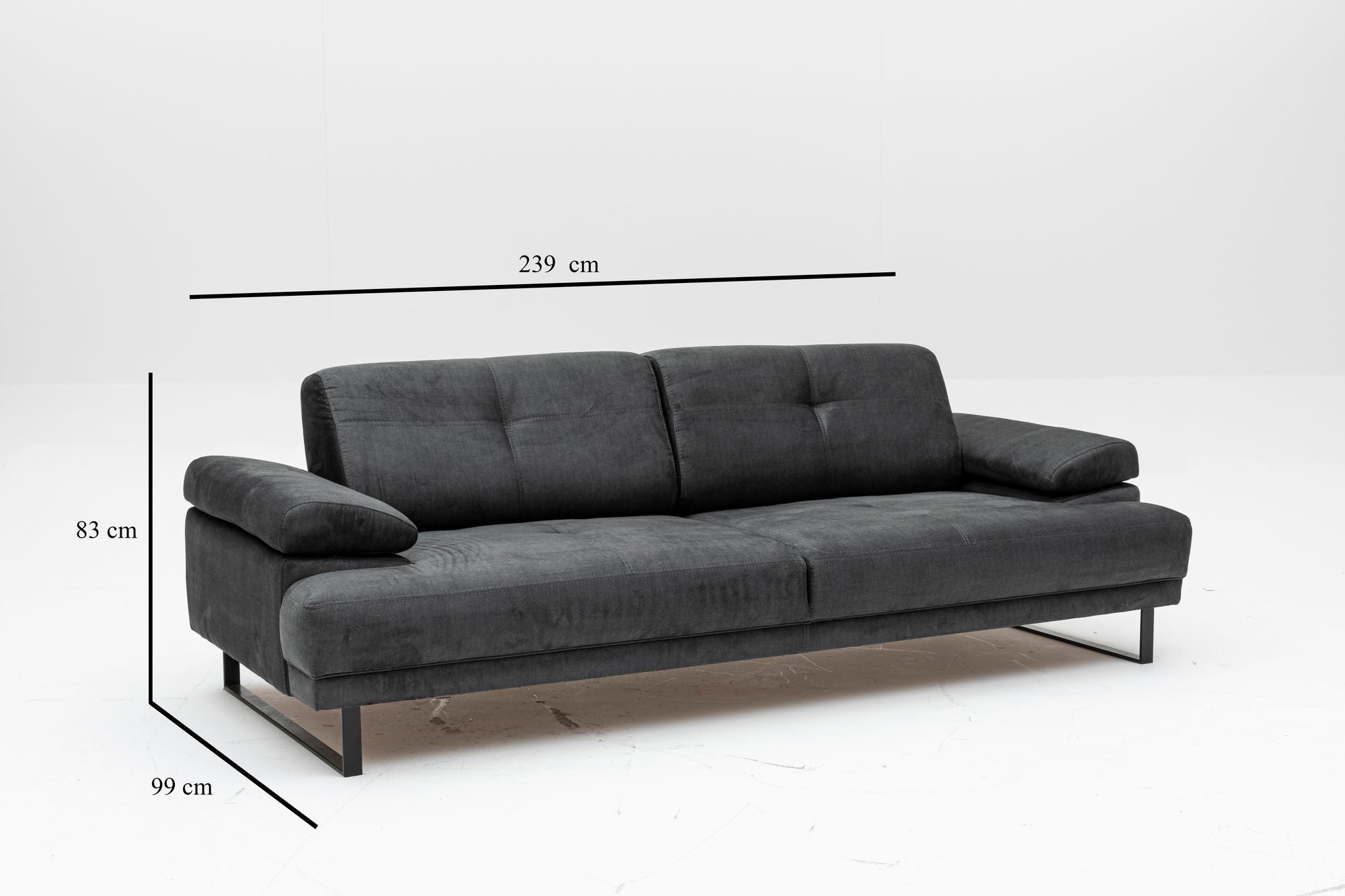 Entdecken Sie das Mustang Bettsofa von Atelier Del Sofa in elegantem Anthrazit. Perfekt für Komfort und stilvolle Akzente in jedem Raum.