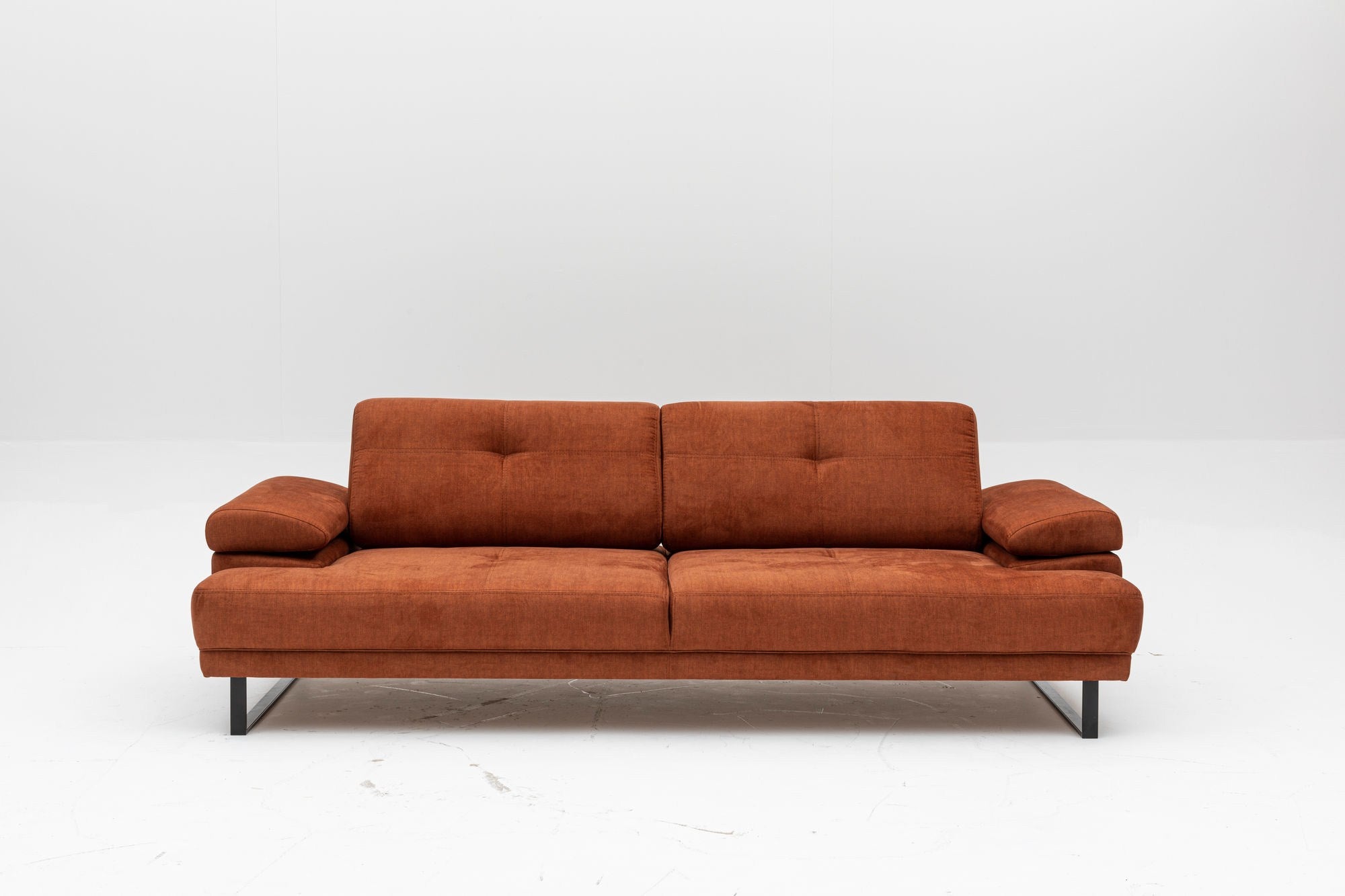Entdecken Sie das Mustang Bettsofa in Orange von Atelier Del Sofa – ein stilvolles Möbelstück, das Komfort und Funktionalität vereint und jeden Raum aufwertet!