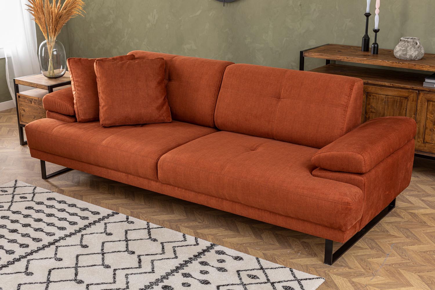 Entdecken Sie das Mustang Bettsofa in Orange von Atelier Del Sofa – ein stilvolles 3-Sitzer Schlafsofa, das Komfort und Eleganz vereint. Perfekt für Ihr Zuhause!