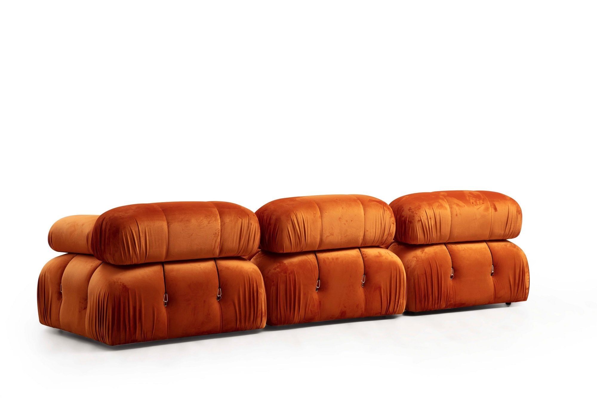 Erleben Sie das Bubble O1 Sofa in strahlendem Orange von Atelier Del Sofa. Ein modulares Design, das Komfort und Eleganz vereint!