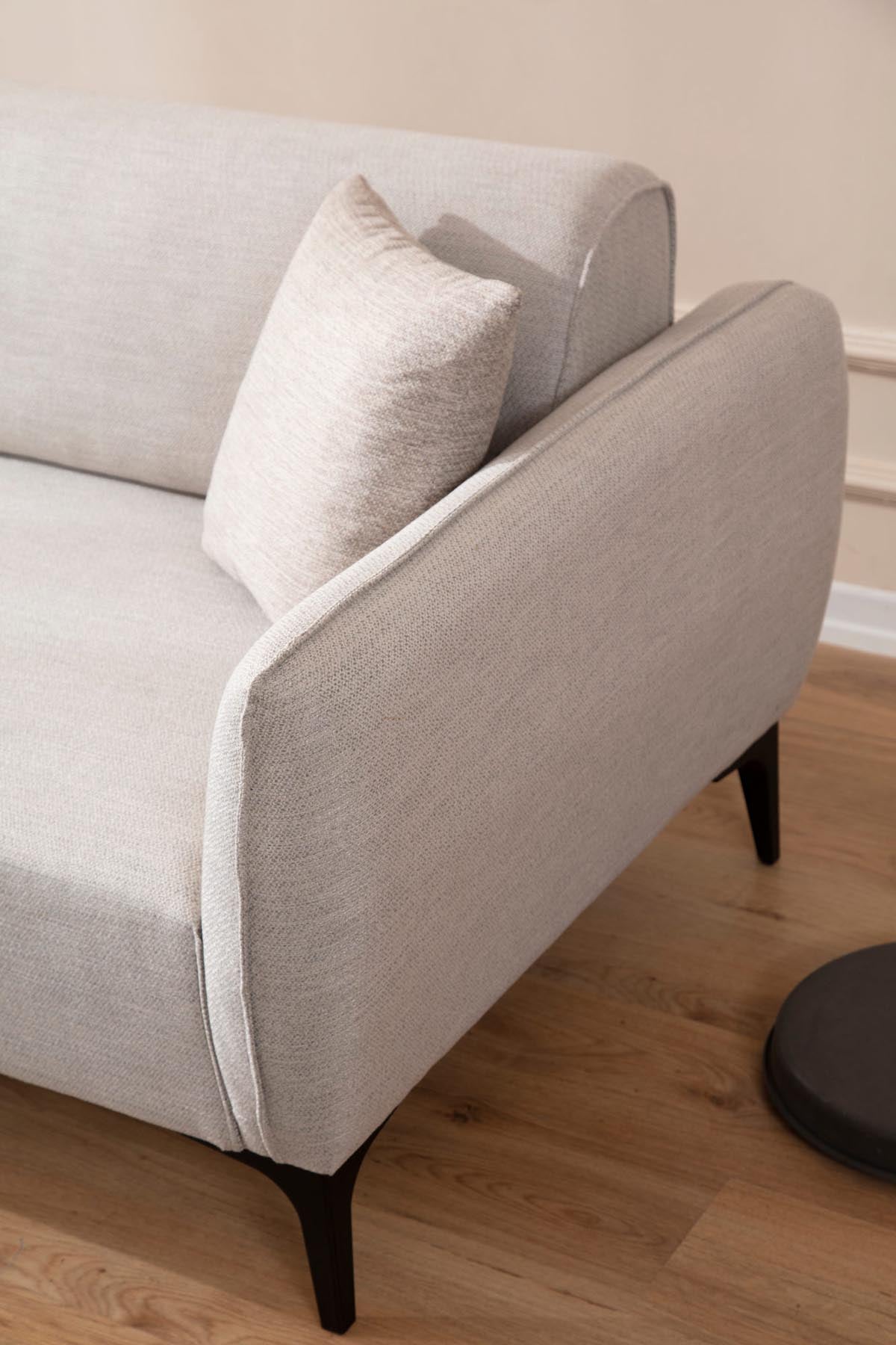 Erleben Sie das Belissimo Left Ecksofa in Off White von Atelier Del Sofa – der perfekte Mix aus modernem Design und unvergleichlichem Komfort für Ihr Wohnzimmer.