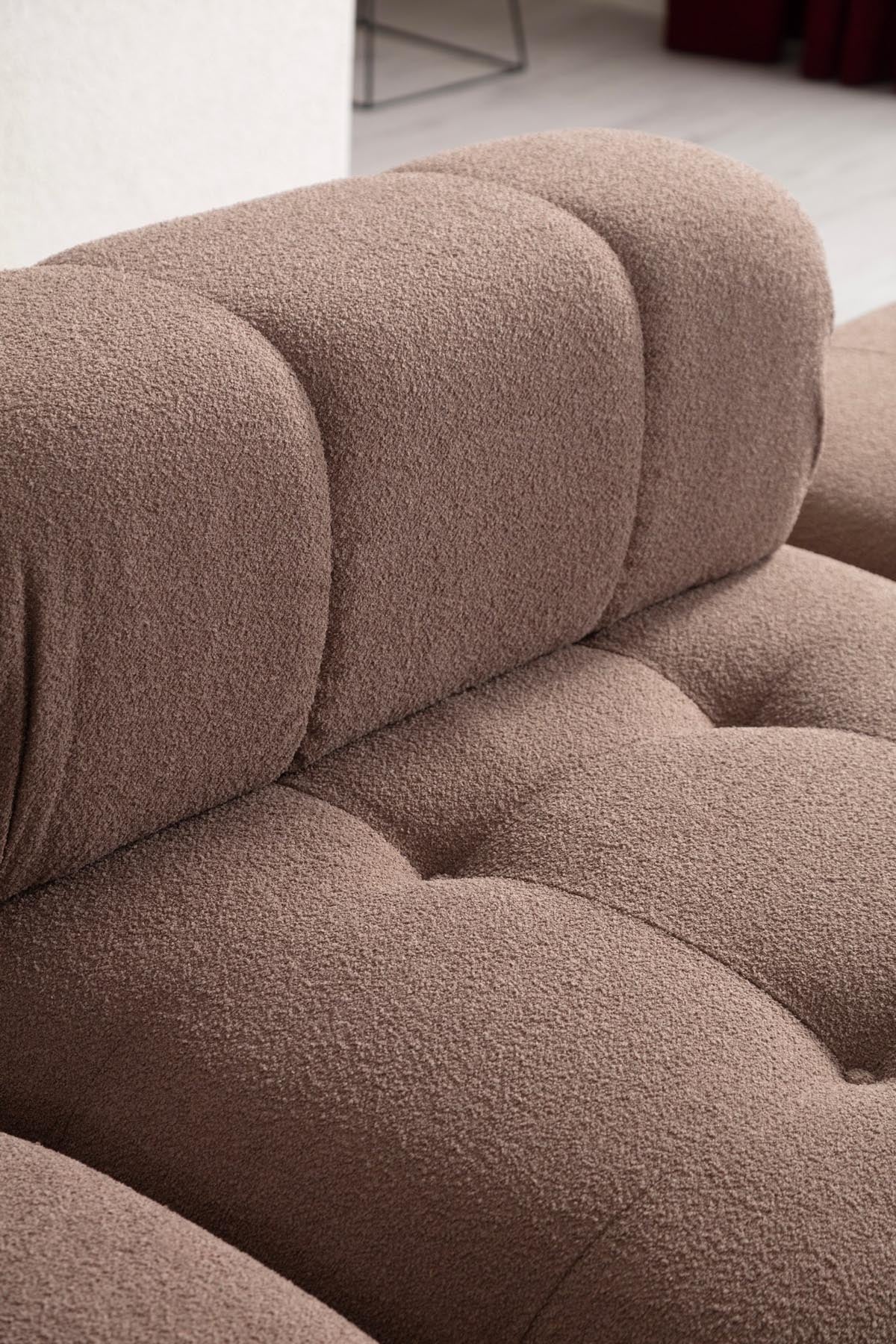Erleben Sie ultimativen Komfort mit dem Doblo 3-Sitzer Ecksofa in elegantem Cappuccino. Ideal für stilvolle Entspannung und gesellige Abende!