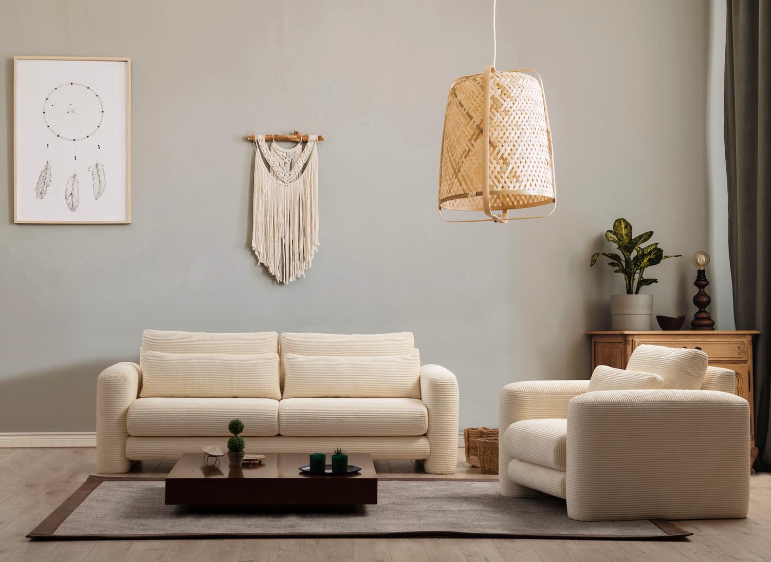 Erleben Sie das luxuriöse Lily Beige 2er Sofa von Atelier Del Sofa. Ideal für kleine Räume, vereint es Komfort und modernes Design in einem eleganten Beige.