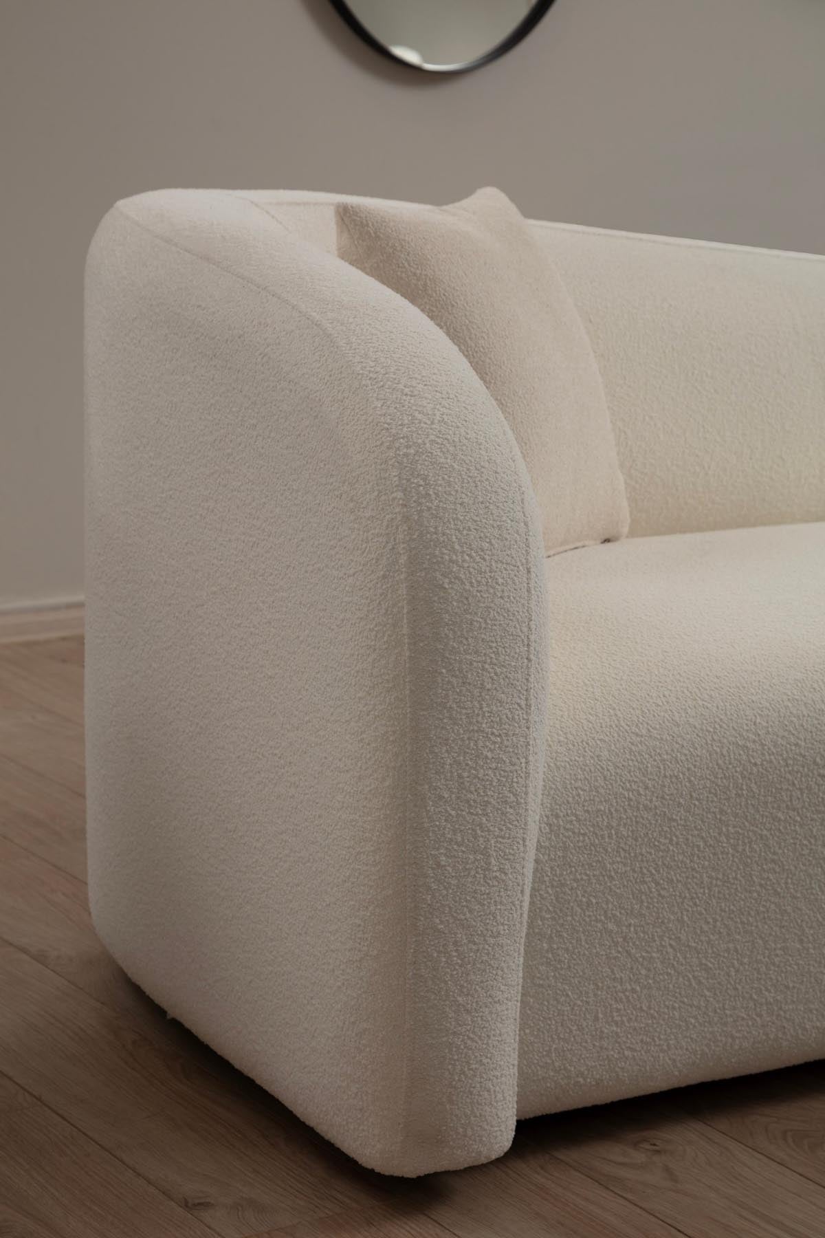 Entspannen Sie stilvoll mit dem Asos Cream 3er Sofa von Atelier Del Sofa. Elegantes Design und unvergleichlicher Komfort für Ihr Zuhause!