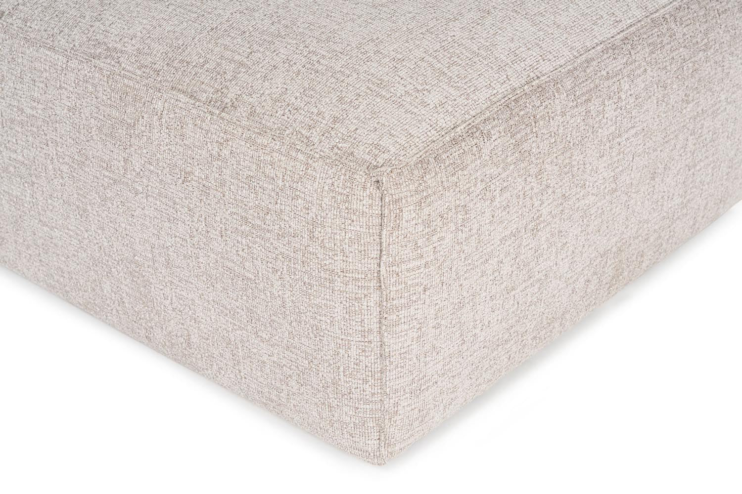 Entdecken Sie den Lora Pouffe in Mokka von Atelier Del Sofa – ein stilvoller Pouf, der Komfort und Eleganz vereint und Ihr Zuhause bereichert.