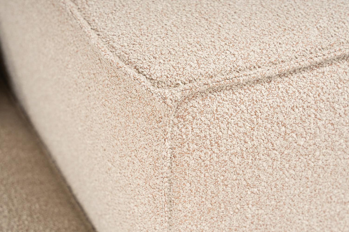 Lora Pouffe Pouf - Pfirsich in Pfirsich präsentiert im Onlineshop von KAQTU Design AG. Pouf ist von Atelier Del Sofa