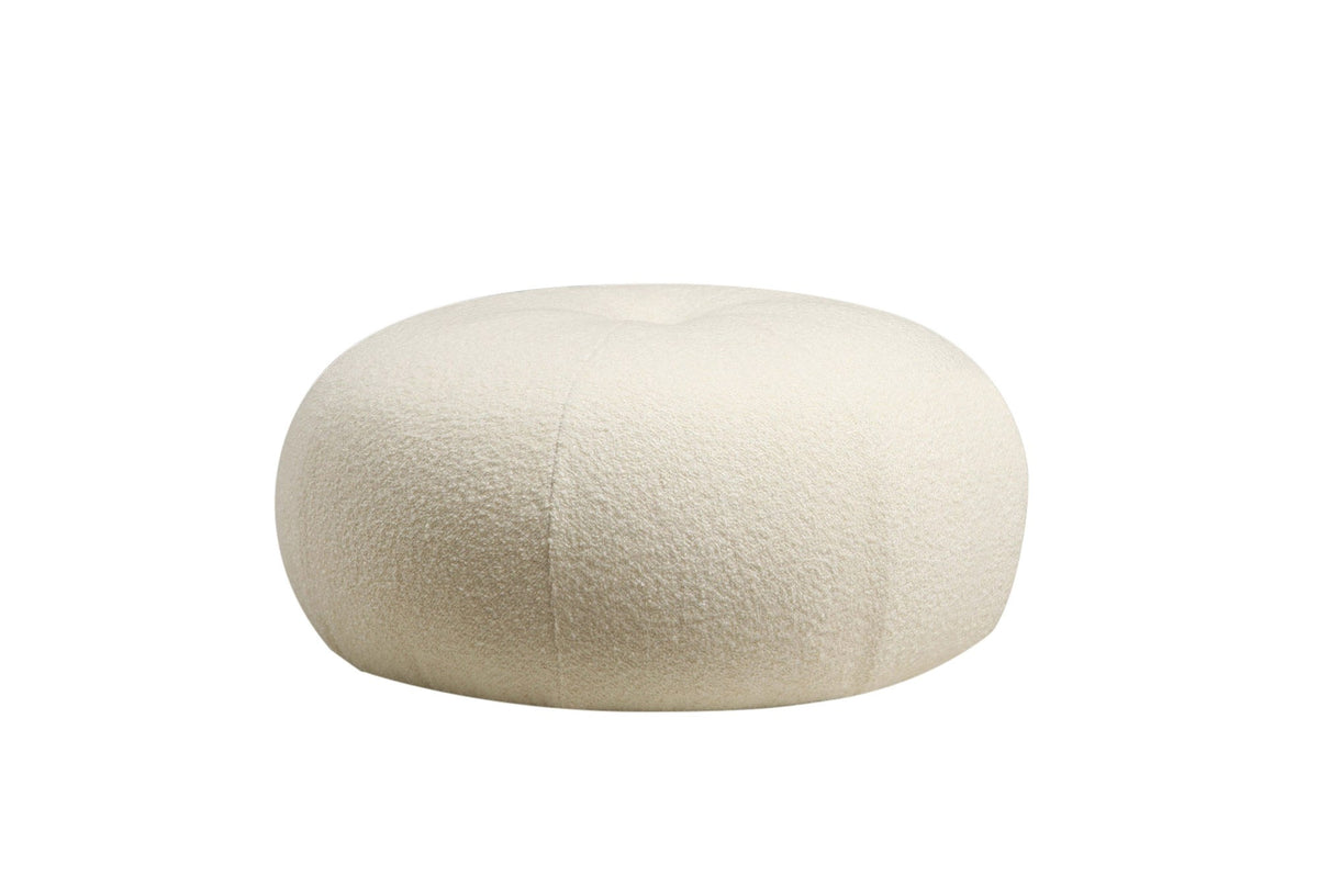 Tina Pouf - Bouclet Weiss in Bouclet Weiss präsentiert im Onlineshop von KAQTU Design AG. Pouf ist von Atelier Del Sofa