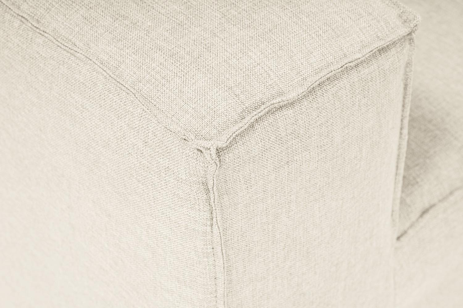 Erleben Sie das Fora Ecksofa in Ecru von Atelier Del Sofa – eine perfekte Kombination aus Eleganz und Komfort für Ihr modernes Wohnzimmer.