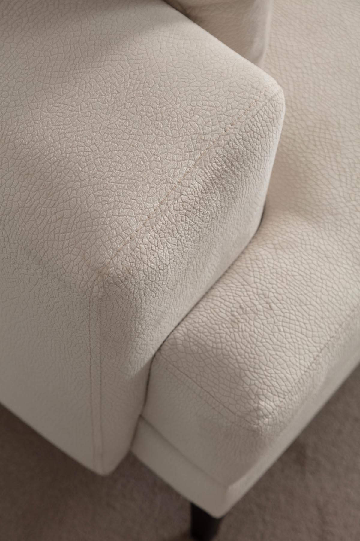 Astana 3 Sitzer Sofa - Ecru in Ecru präsentiert im Onlineshop von KAQTU Design AG. 3er Sofa ist von Atelier Del Sofa