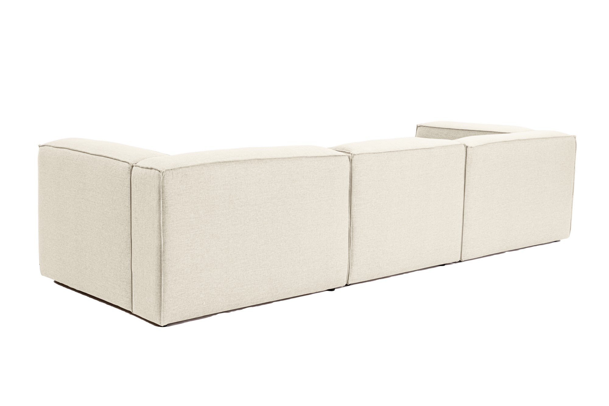 Erleben Sie das Fora 3 - Ecru Sofa von Atelier Del Sofa: Ein luxuriöses 3-Sitzer Möbelstück, das Stil und Gemütlichkeit in Ihr Zuhause bringt.