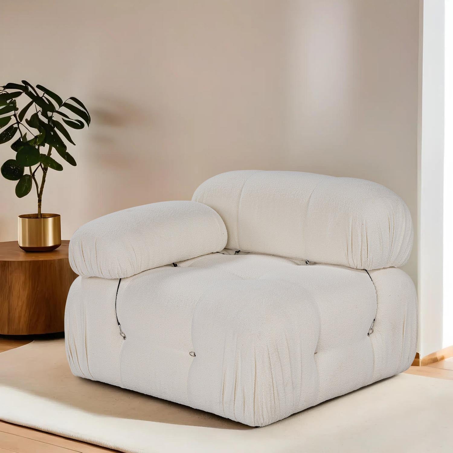 Entdecken Sie das elegante Bubble L1 modulares Sofa in Weiß von Atelier Del Sofa. Luxuriöser Komfort, anpassbares Design und hochwertige Materialien für Ihr Zuhause.