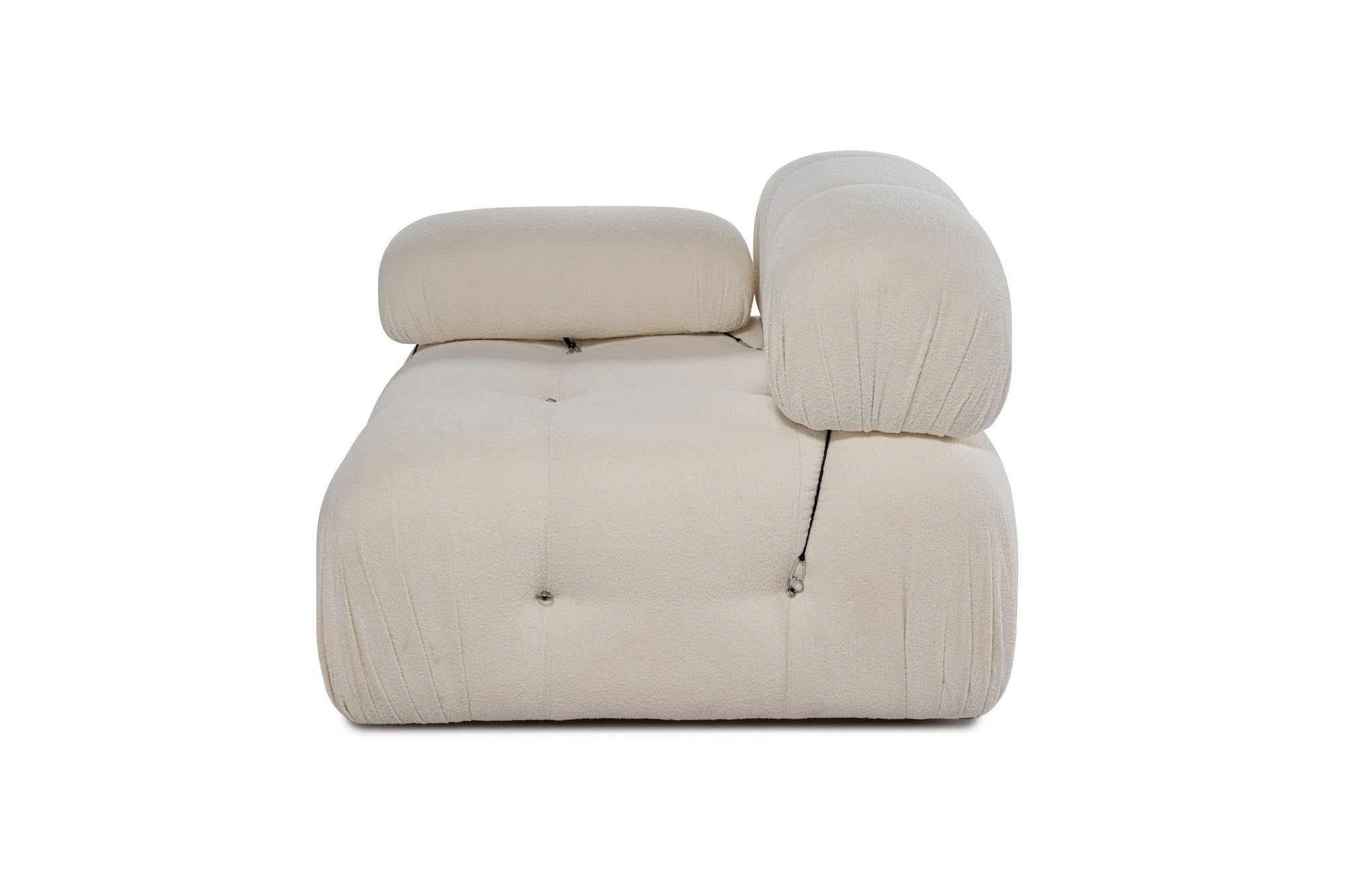 Entdecken Sie das elegante Bubble L1 Sofa in Weiß von Atelier Del Sofa. Luxuriöse Materialien und modulares Design garantieren höchsten Komfort und Anpassungsfähigkeit.