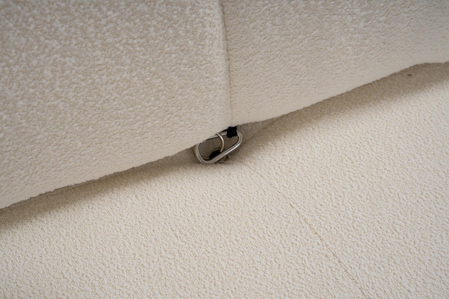 Erleben Sie das elegante Bubble Beige L1 Ecksofa in Weiß von Atelier Del Sofa – ein stilvolles Möbelstück, das Komfort und modernes Design vereint.