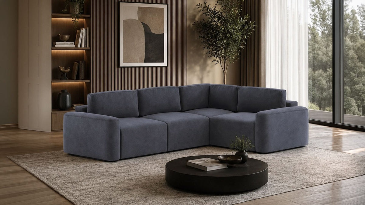 Petrolblaues Ecksofa Mono Lilly rechts von Hanah Home mit Buchenholzgestell, Kunststoffbeinen und gepolsterten Sitzflächen im Wohnraum.