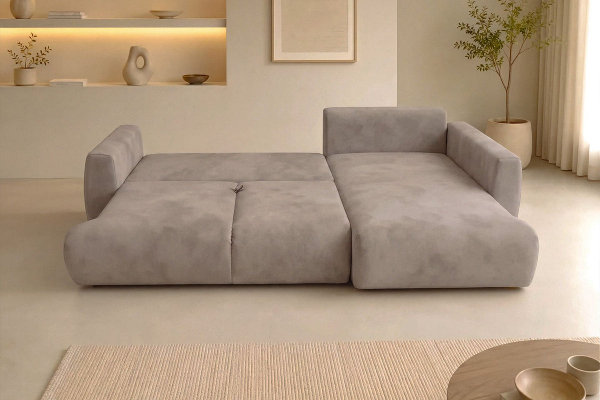 Beiges Ecksofa Arthur von Hanah Home mit Schlaffunktion, Polyesterbezug, Buchenholzgestell und Kunststoffbeinen, rechte Ausführung.