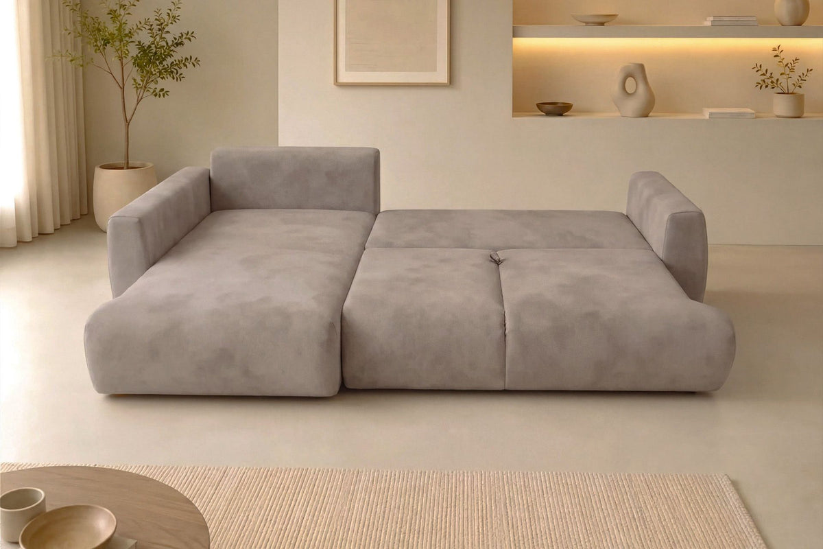 Beiges Ecksofa links mit Schlaffunktion, Polyesterbezug, Gestell aus Buchenholz und Spanplatte, Kunststoffbeine, Stauraum unter der Sitzfläche.