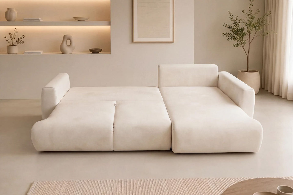 Ecru-farbenes Ecksofa rechts mit Schlaffunktion von Hanah Home, Polyesterbezug, Buchenholz-Gestell, Kunststoffbeinen, Staufach unter Sitzfläche.