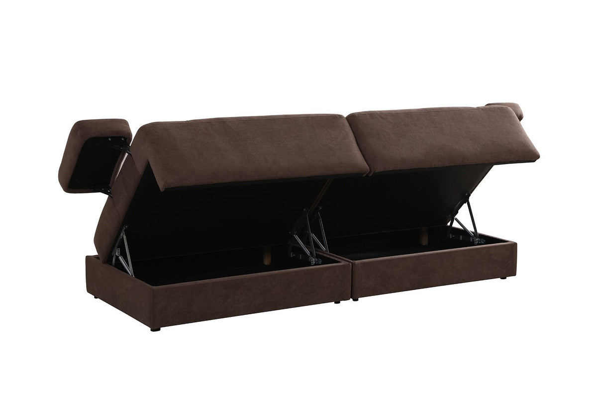 Braunes 3-Sitzer Sofa Madlen von Hanah Home mit niedrigen Kunststoffbeinen, Polyesterbezug, zwei Kissen und sichtbarem Gestell aus Buchenholz.