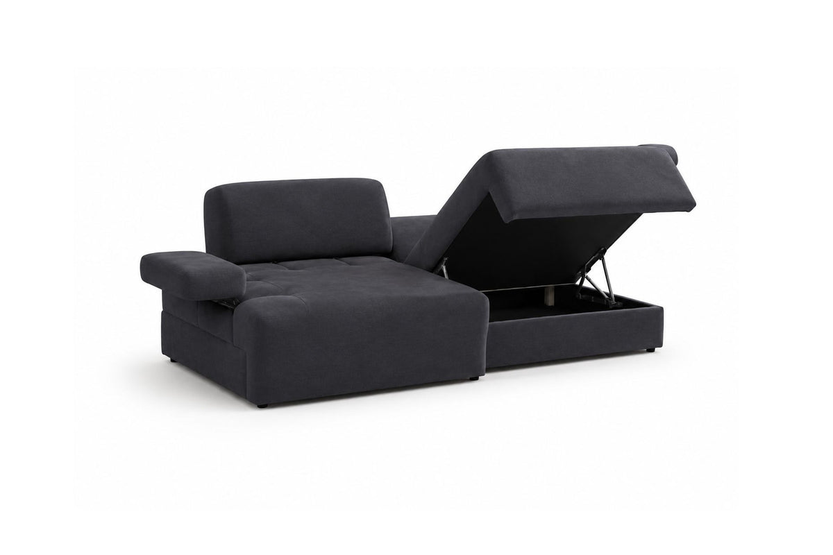 Petrolblaues 3-Sitzer Sofa Madlen von Hanah Home mit niedrigen Kunststoffbeinen, Polyesterbezug und zwei Kissen auf hellem Hintergrund.