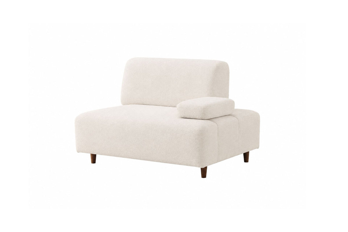 Cremefarbenes 3-Sitzer-Sofa Madlen von Hanah Home mit Polyesterbezug, Kunststoffbeinen und zwei Kissen auf Buchenholzgestell