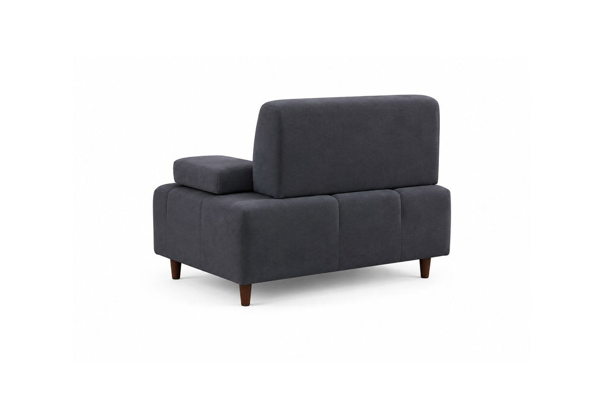Petrolblaues 4-Sitzer-Sofa Madlen von Hanah Home mit hohen Kunststoffbeinen, Polyesterbezug, Holzgestell und zwei losen Kissen.