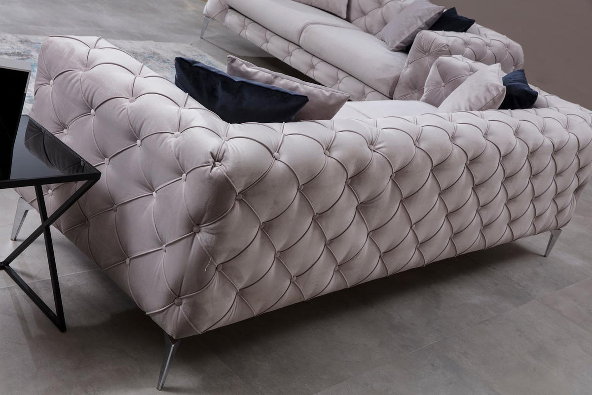 Como - Light Grey in Hellgrau präsentiert im Onlineshop von KAQTU Design AG. 3er Sofa ist von Atelier Del Sofa