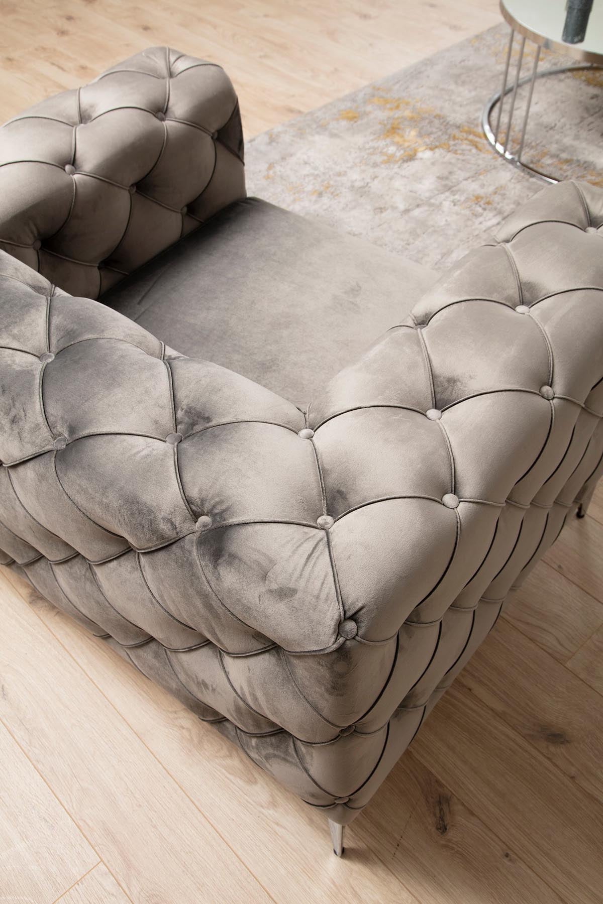 Entdecken Sie das Como 3-Sitzer-Sofa in elegantem Anthrazit von Atelier Del Sofa. Perfekte Kombination aus modernem Design und unvergleichlichem Komfort.