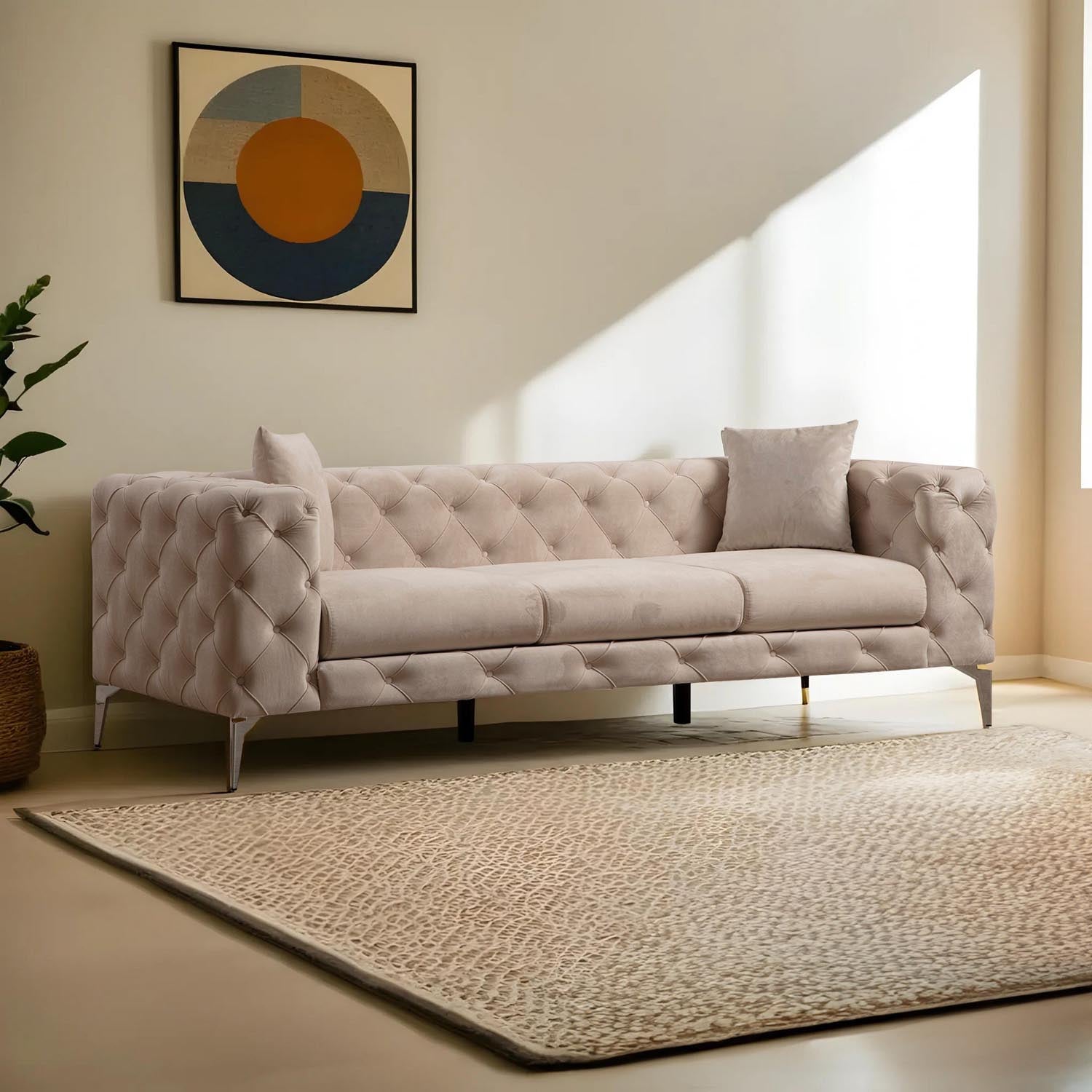 Entdecken Sie das Como - Ecru Sofa von Atelier Del Sofa: Ein modernes 3-Sitzer Sofa, das Komfort und Stil in Ihr Zuhause bringt. Ideal für entspannte Stunden!