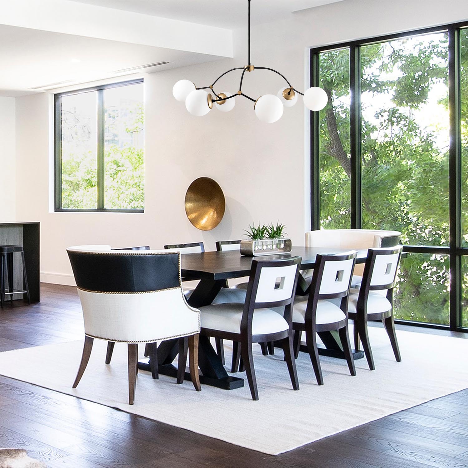 Entdecken Sie die Kromozom Pendelleuchte in Weiß Schwarz von Opviq – ein elegantes Design-Highlight für Ihr Zuhause, das Stil und Raffinesse vereint.