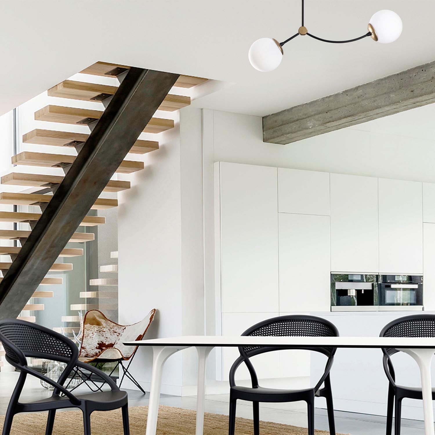 Entdecken Sie die Kromozom Deckenleuchte in Weiß Schwarz von Opviq – ein elegantes Design-Highlight für Ihr Zuhause, das stilvolle Akzente setzt.