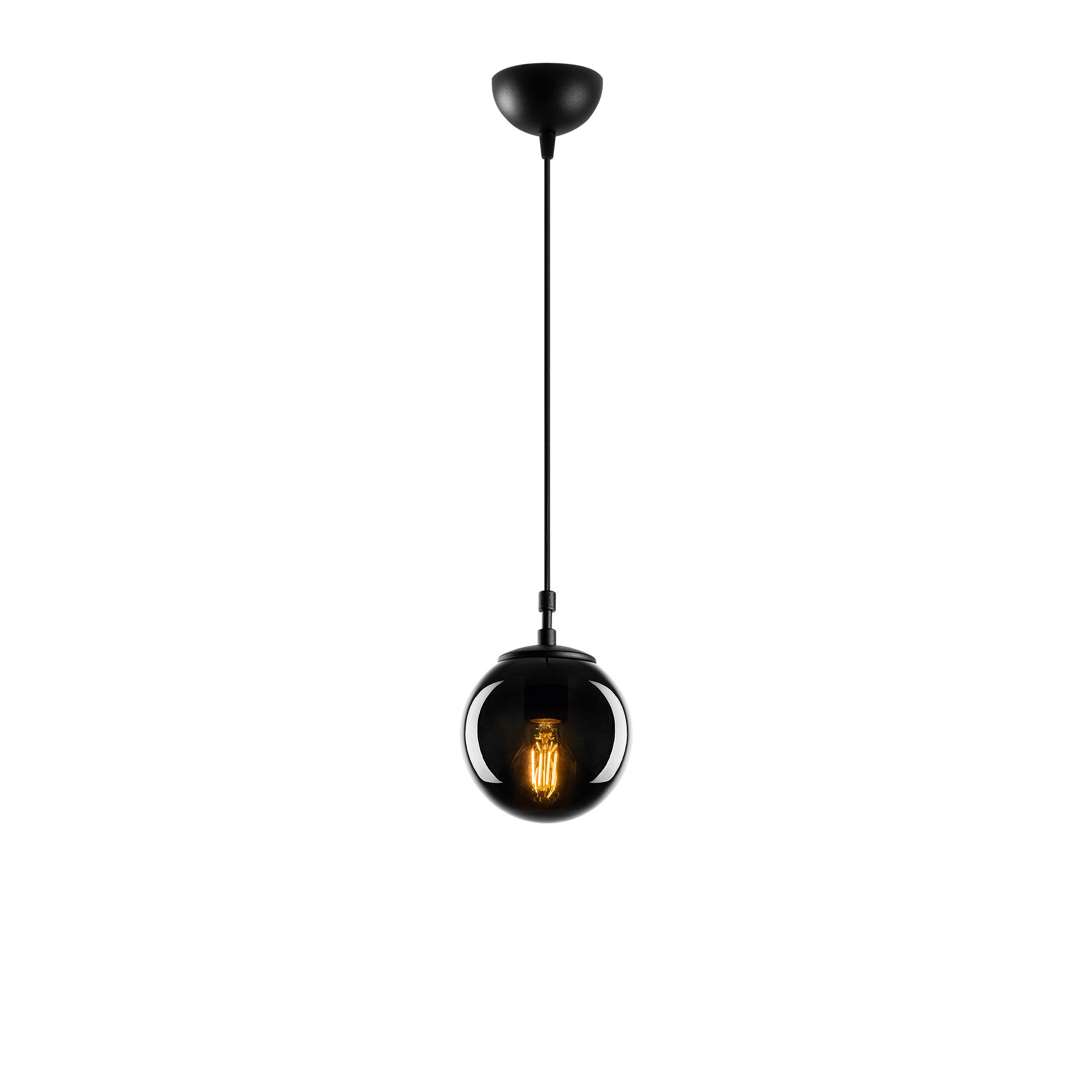 Erleben Sie mit der Efe Pendelleuchte in Schwarz von Opviq eine stilvolle Lichtquelle, die modernes Design und Eleganz vereint. Perfekt für jeden Raum!