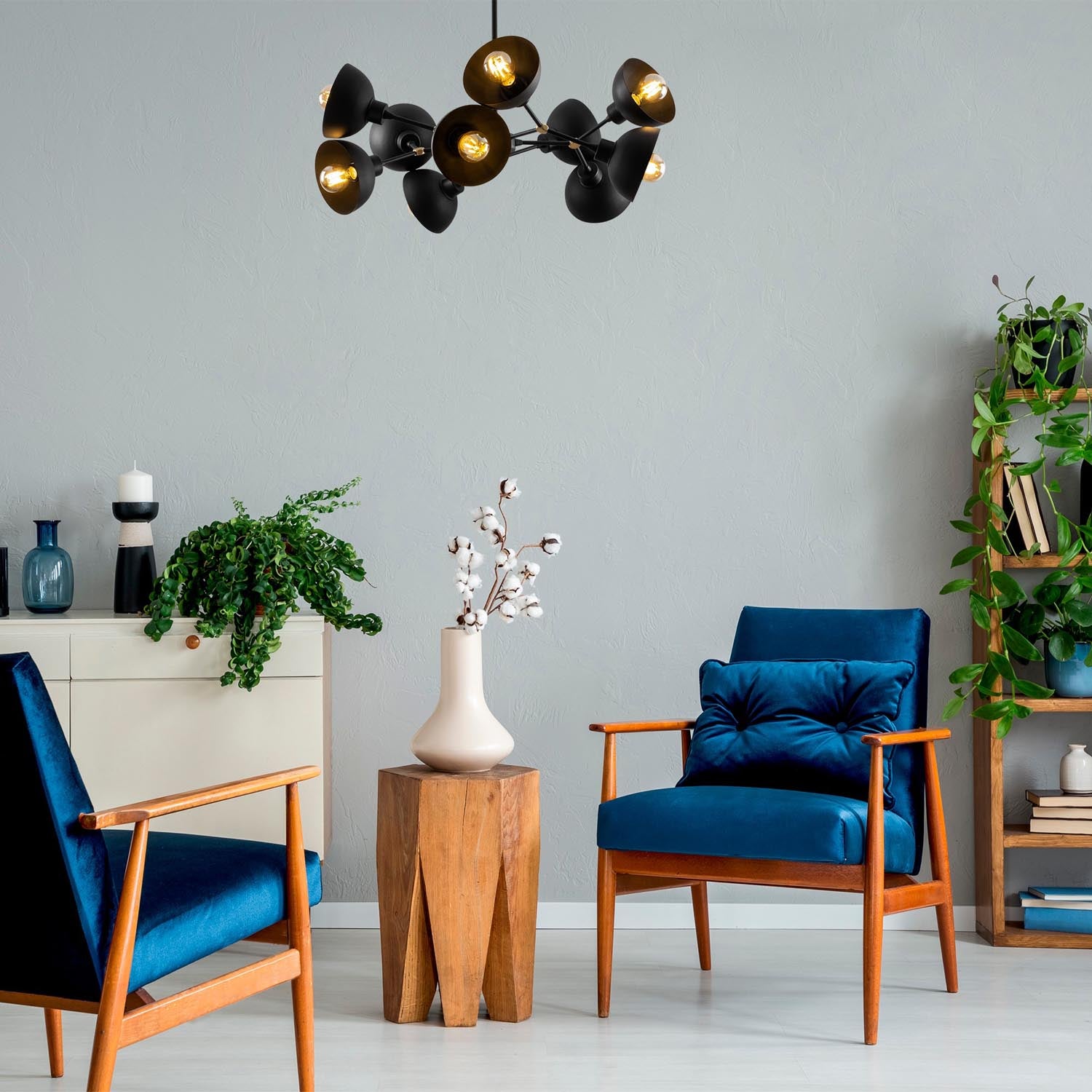 Entdecken Sie die Dram Pendelleuchte in Schwarz von Opviq – ein stilvoller Industrie-Kronleuchter, der jeden Raum mit Eleganz und Licht erfüllt.