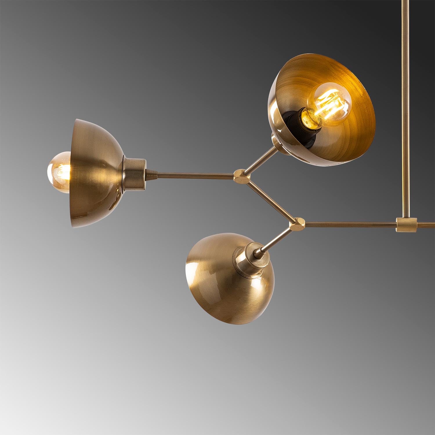 Verleihen Sie Ihrem Zuhause mit der Dram Deckenleuchte von Opviq einen Hauch von Vintage-Charme und zeitloser Eleganz. Ideal für jeden Raum!