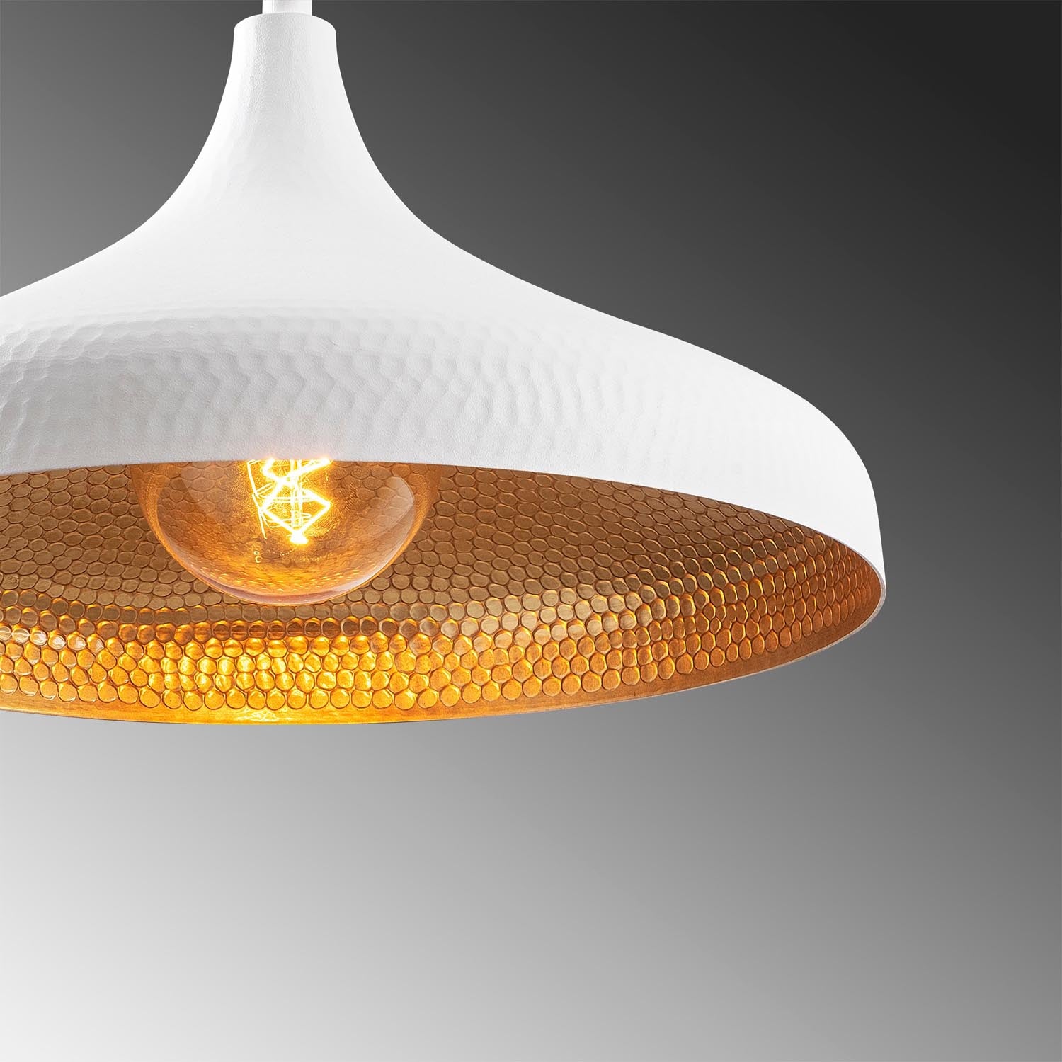 Verleihen Sie Ihrem Zuhause mit der Tattoo Pendelleuchte von Opviq in Weiß und Rot einen stilvollen Akzent – ideal für moderne Wohnräume!