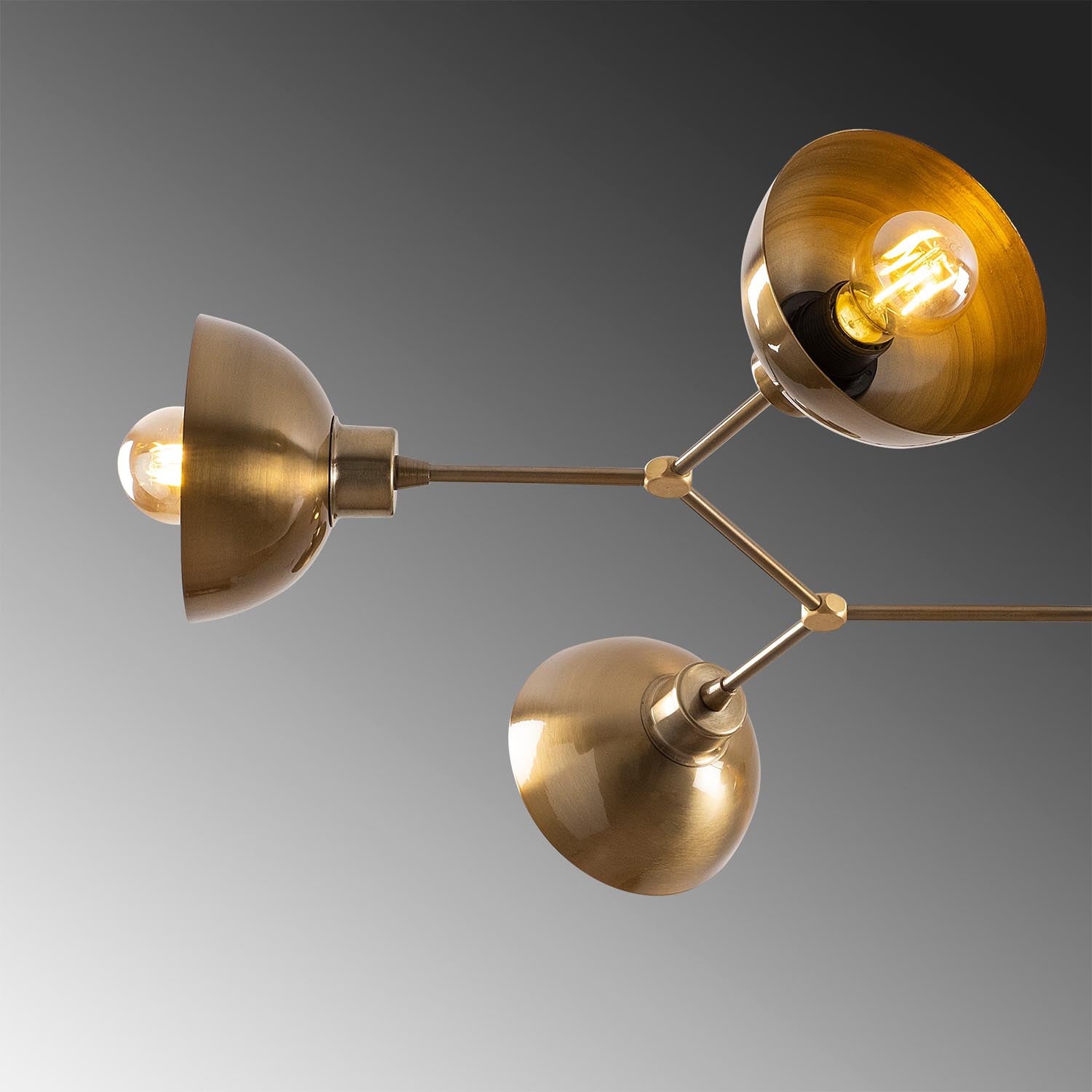 Verleihen Sie Ihrem Zuhause mit der Dram Deckenleuchte von Opviq einen Hauch von Vintage-Charme und stilvoller Eleganz.