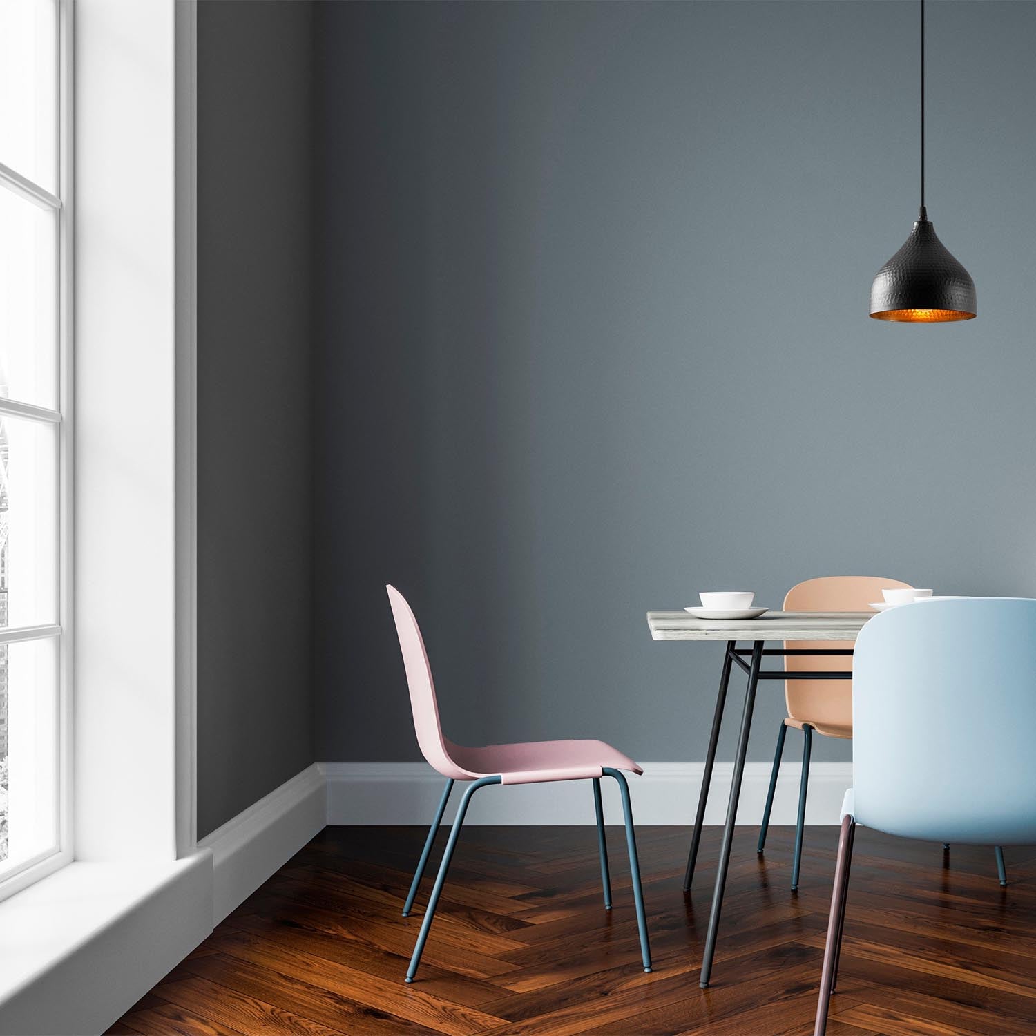 Entdecken Sie die Tattoo Pendelleuchte in Schwarz von Opviq – ein elegantes Designstück, das jedem Raum modernen Glamour verleiht.