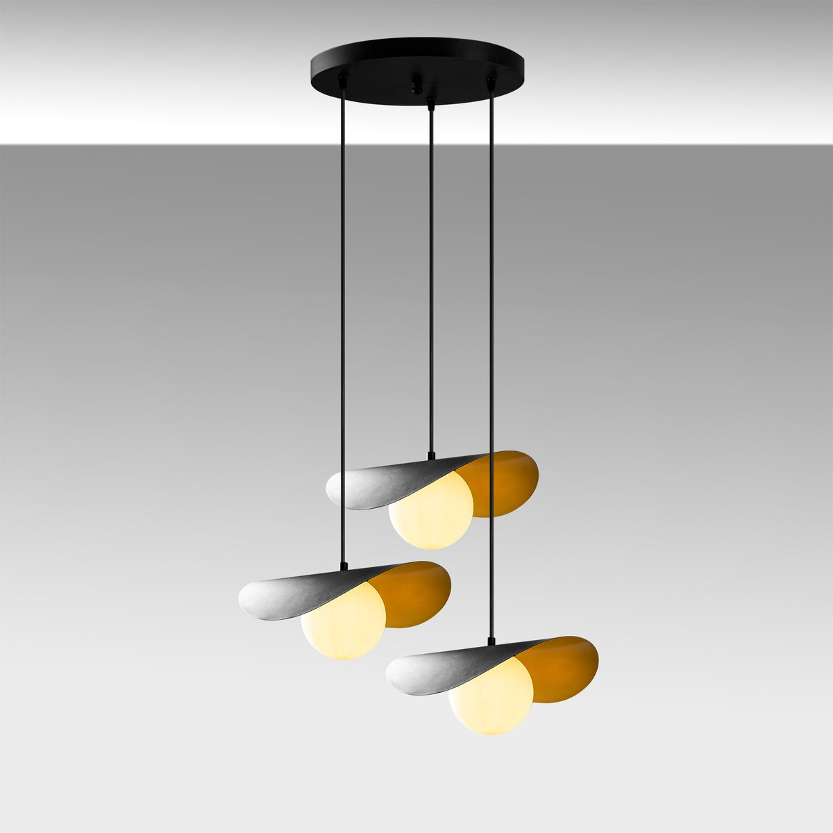 Vatoz Pendellampe - Schwarz in Schwarz präsentiert im Onlineshop von KAQTU Design AG. Pendelleuchte ist von Opviq