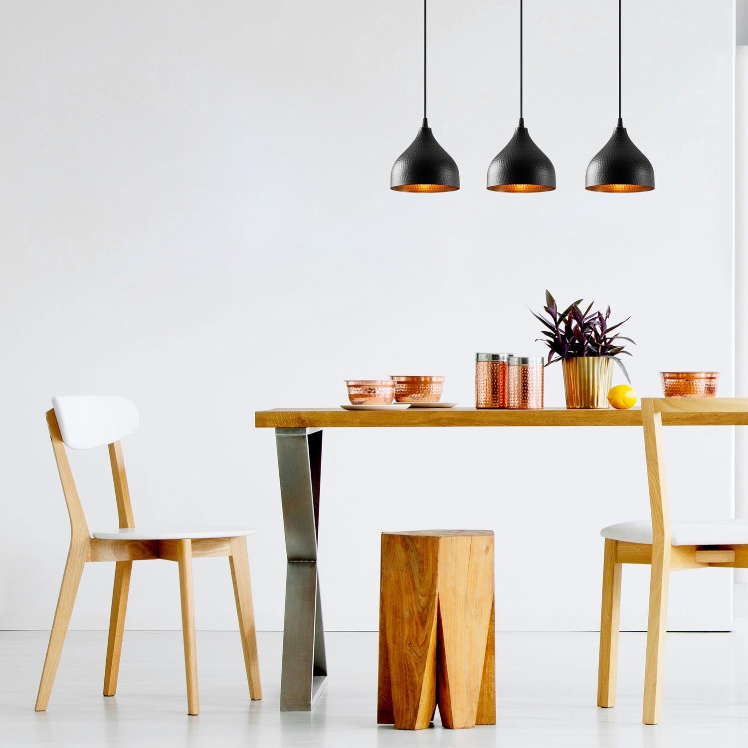 Entdecken Sie die stilvolle Tattoo Pendelleuchte in Schwarz von Opviq. Perfekt für moderne Räume, verleiht sie jedem Ambiente Eleganz und Charme.